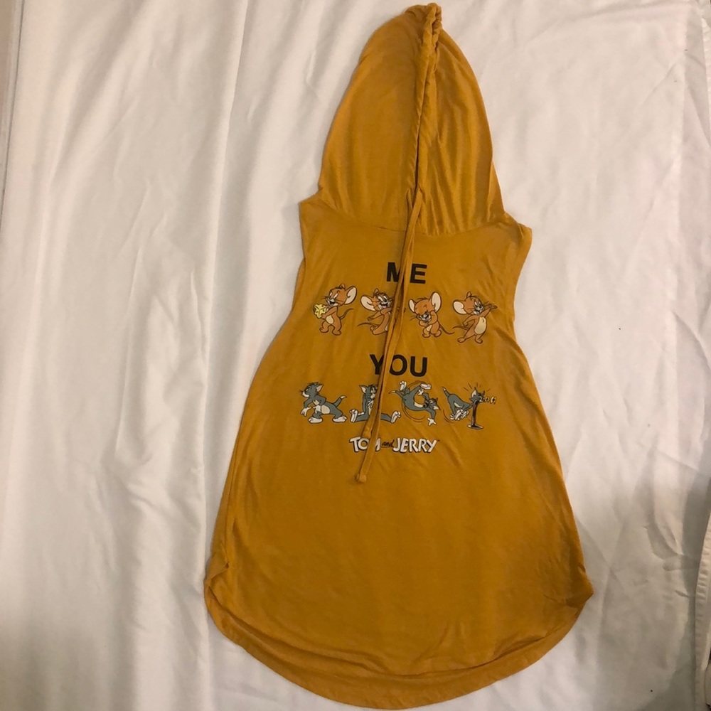 Tom and Jerry graphic armless hoodie